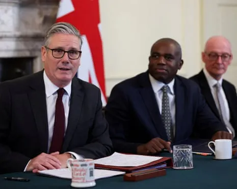 Starmer Presides Over Government Session Amid Rising Strains Following Resignation of Key Staffer